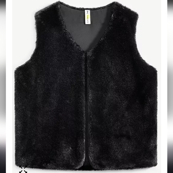 Epic Threads Other - Epic Threads V-neck Faux Fur Vest Kid's 14/16‎